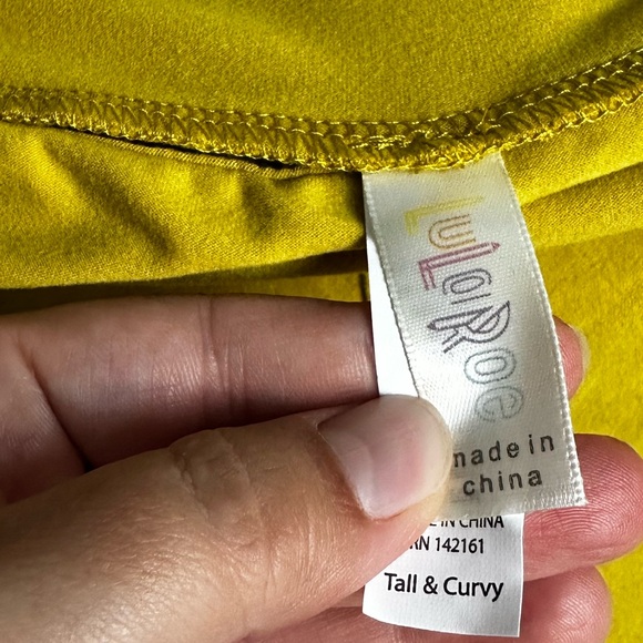 Lularoe leggings tall and curvy - Picture 3 of 4